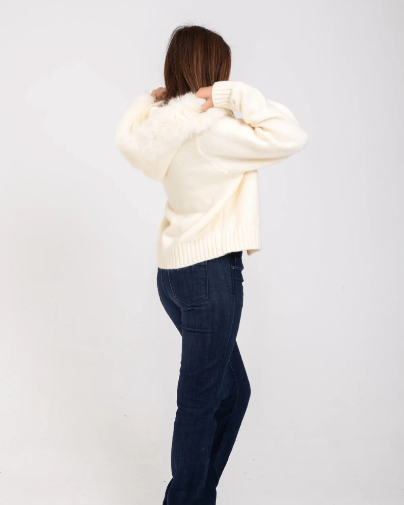 MIVARU – Gestrickte Felljacke